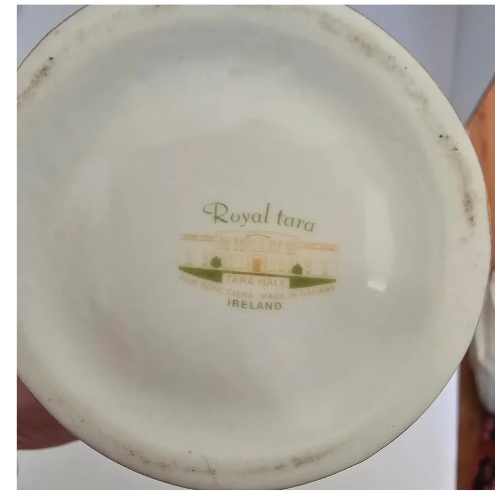 Royal Tara Ireland Fine Bone China Shamrock Bud Vases Pair Gold Rim Galway Irish